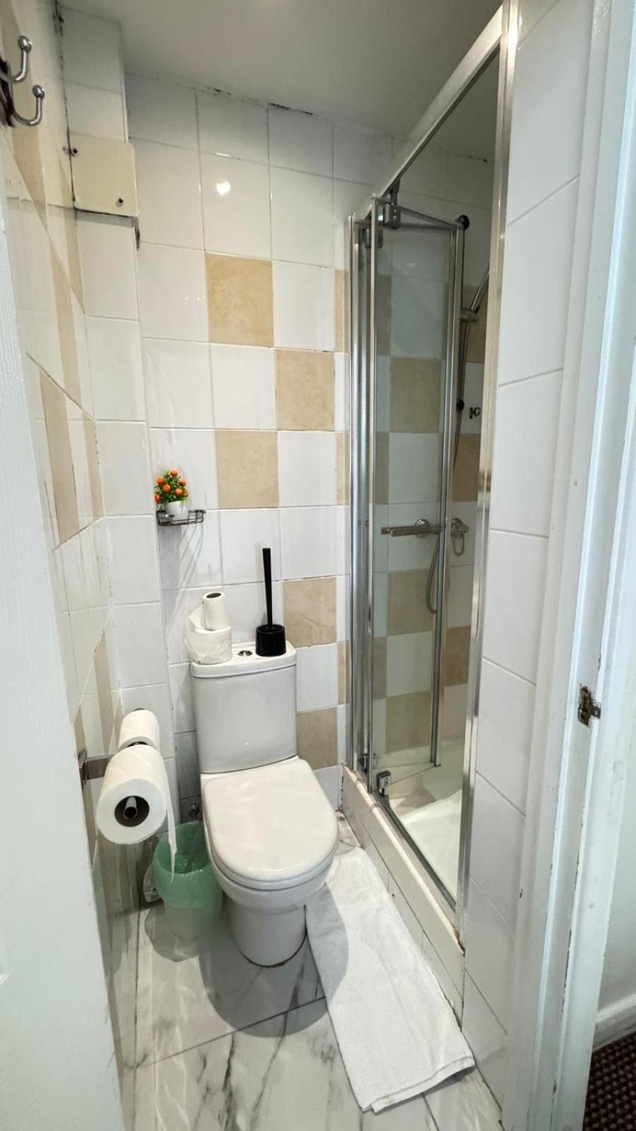 Warwick Road Hotel London